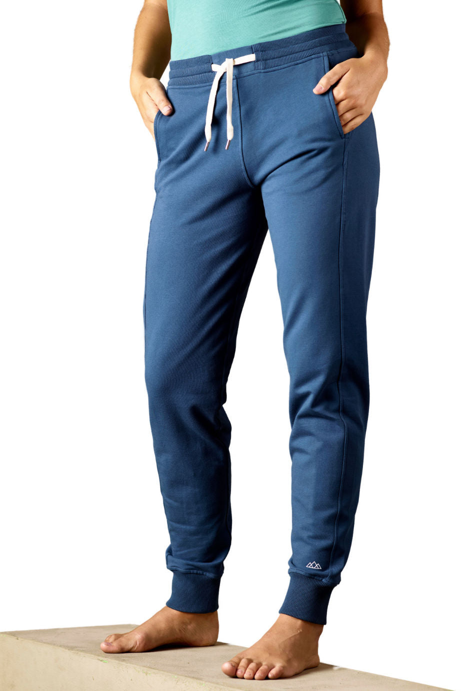 Emma Damen-Jogginghose in Marineblau aus Bio-Baumwolle mit Kordelzug und Buendchen – nachhaltige und umweltfreundliche Loungewear von M23