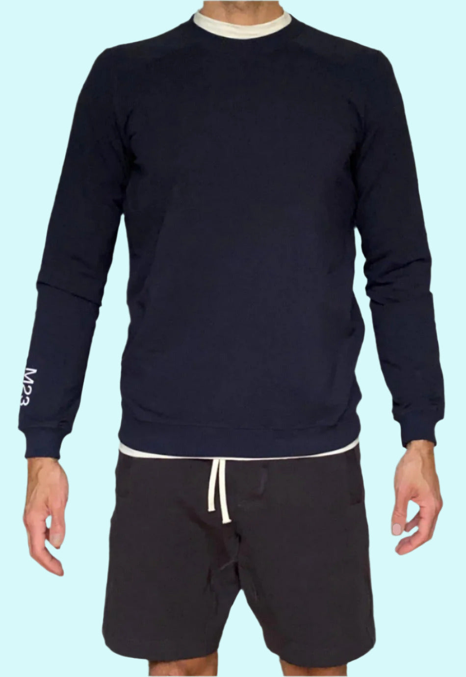 Phil Herren-Sweatshirt in Salute aus nachhaltiger Bio-Baumwolle – weiche, umweltfreundliche Freizeitmode von M23 mit dezentem Logoprint am Ärmel
