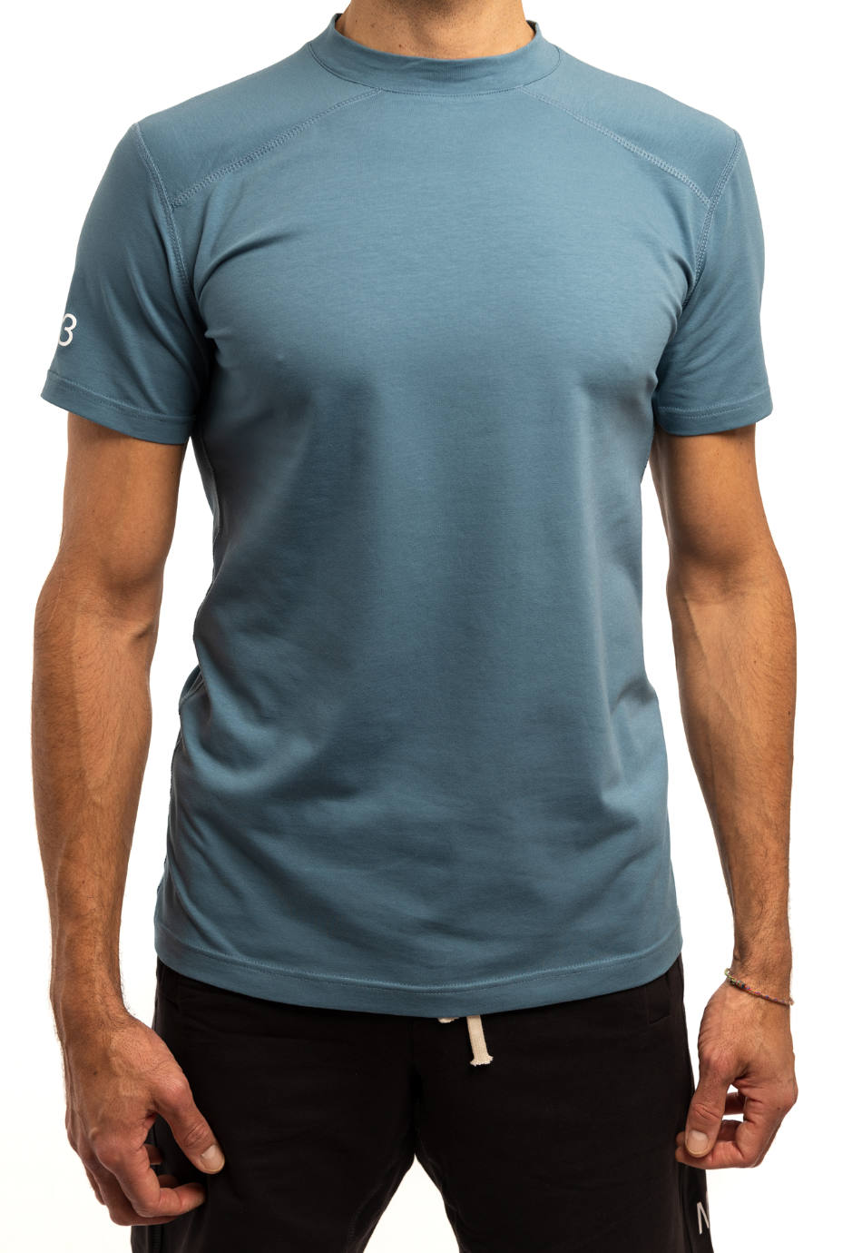 Vorderansicht des M23 Ben T-Shirts in Blau – nachhaltiges Herren T-Shirt aus weicher Bio-Baumwolle, ideal fuer umweltbewussten Alltag.
