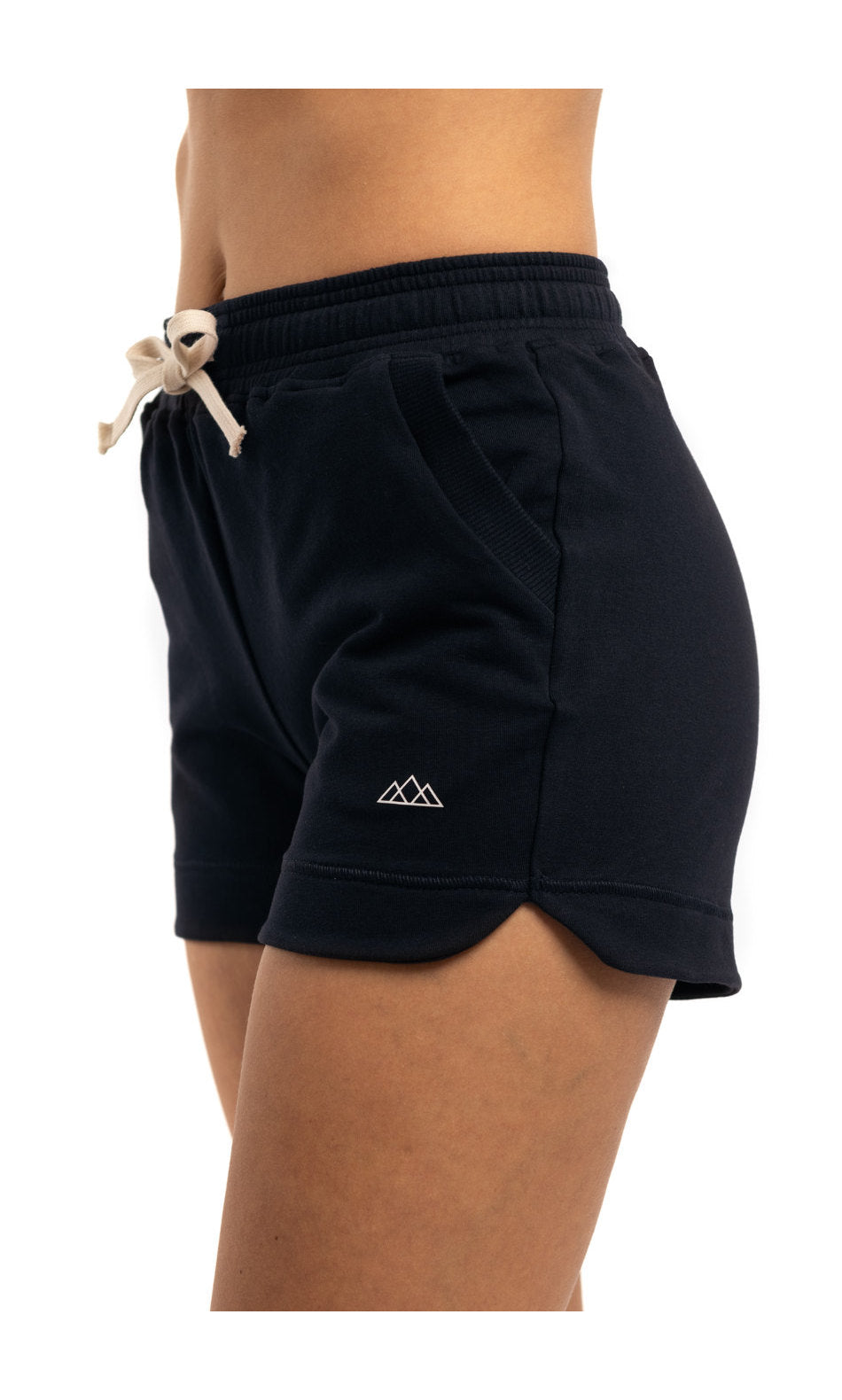 Chloe Damen-Lounge-Shorts in Dunkelblau aus Bio-Baumwolle mit Kordelzug und Taschen – Seitenansicht, M23 nachhaltige Mode