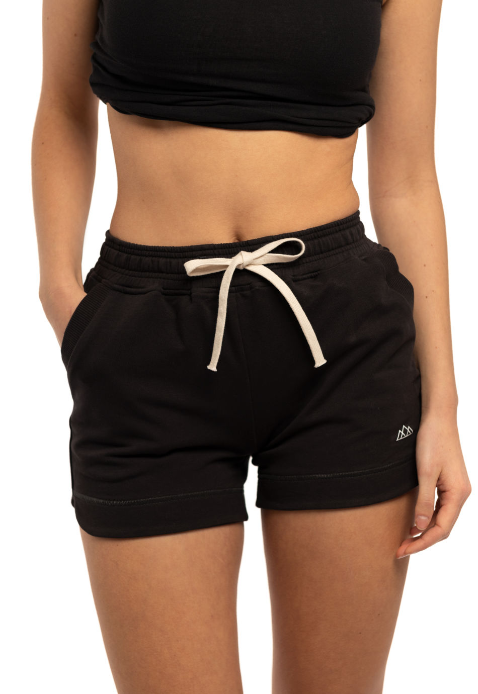Chloe Damen-Lounge-Shorts in Schwarz aus Bio-Baumwolle mit Kordelzug – Vorderansicht, M23 nachhaltige Mode