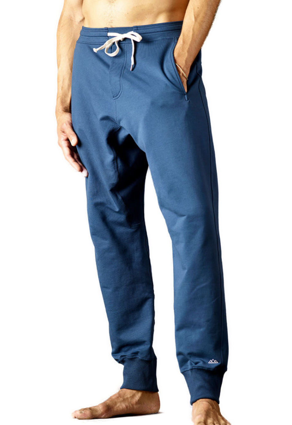 M23 Clint Jogginghose in Marineblau fuer Herren – umweltfreundliche Sweatpants aus Bio-Baumwolle mit Kordelzug und Buendchen