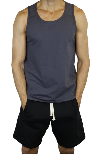 Vorderansicht des M23 Kobe Tanktops in Anthrazit – umweltfreundliches und nachhaltiges Herren-Shirt aus Bio-Baumwolle.