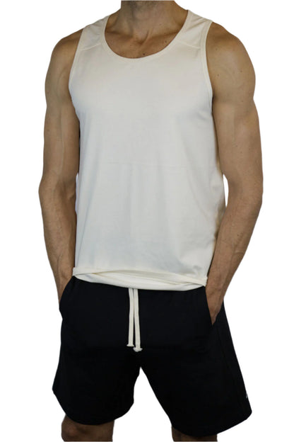 Vorderansicht des M23 Kobe Tanktops in Creme – umweltfreundliches Herren-Shirt aus nachhaltiger Bio-Baumwolle.