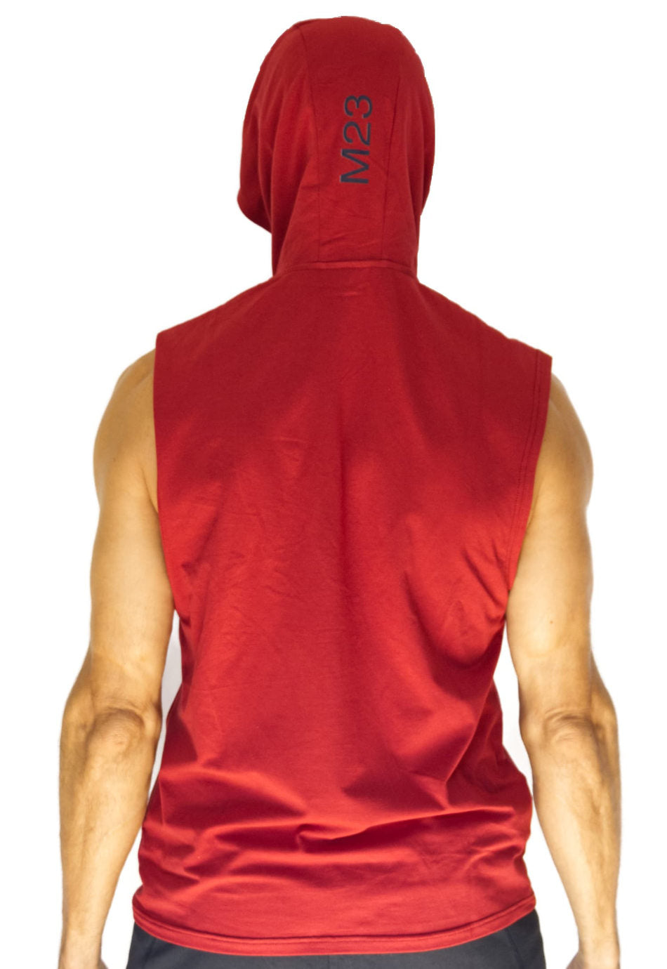 Kyle Hoodie ärmellos Unisex in Rostrot – Rückansicht mit M23-Logo auf der Kapuze