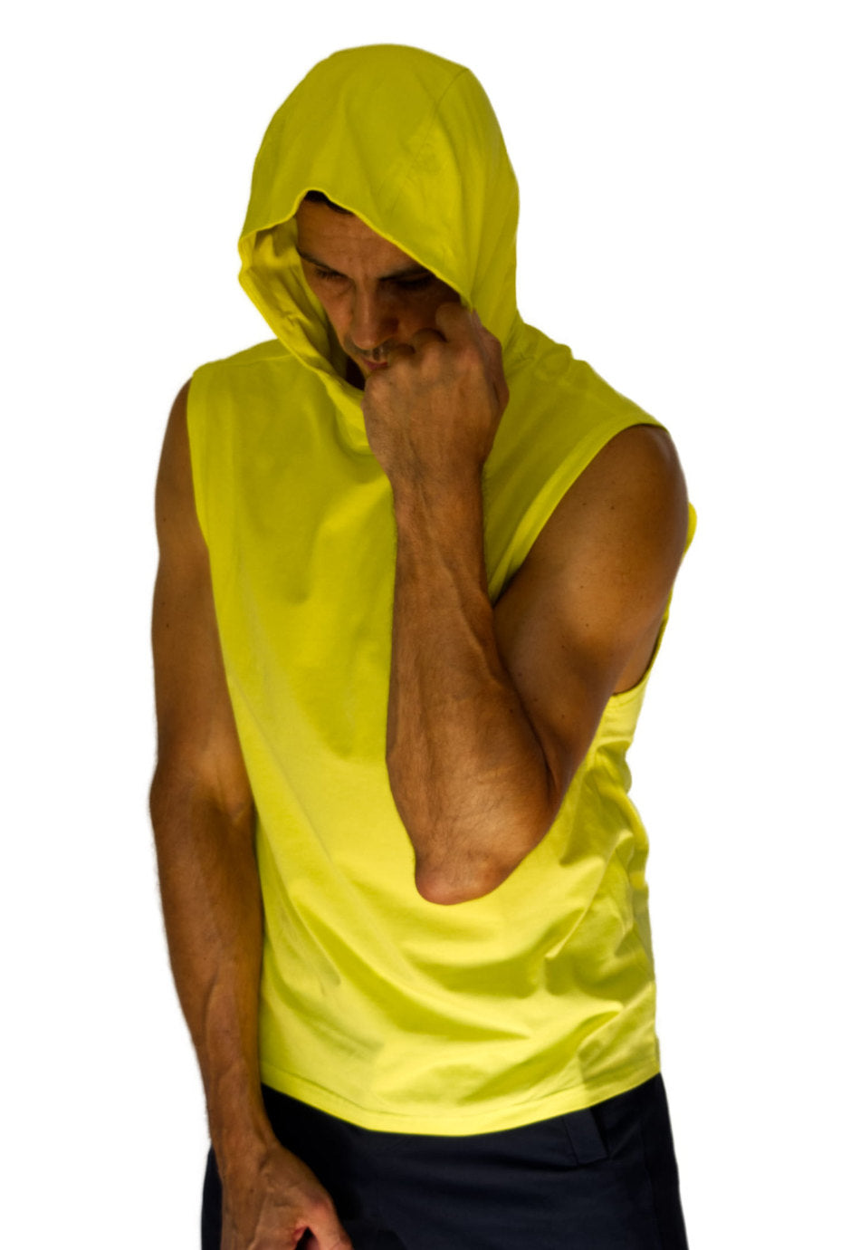 Kyle Hoodie ärmellos Unisex in Gelb – Vorderansicht mit aufgesetzter Kapuze